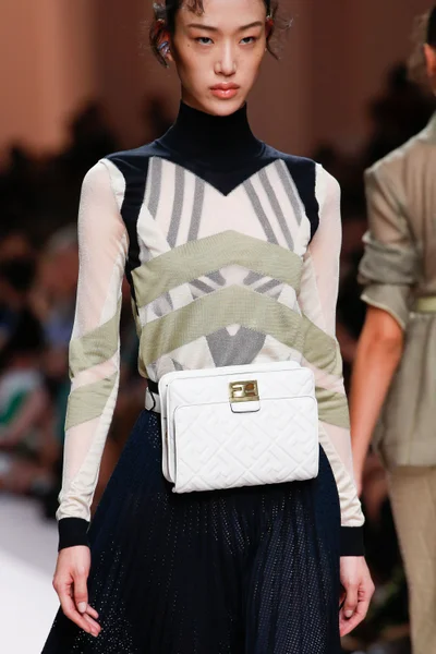 Look 100